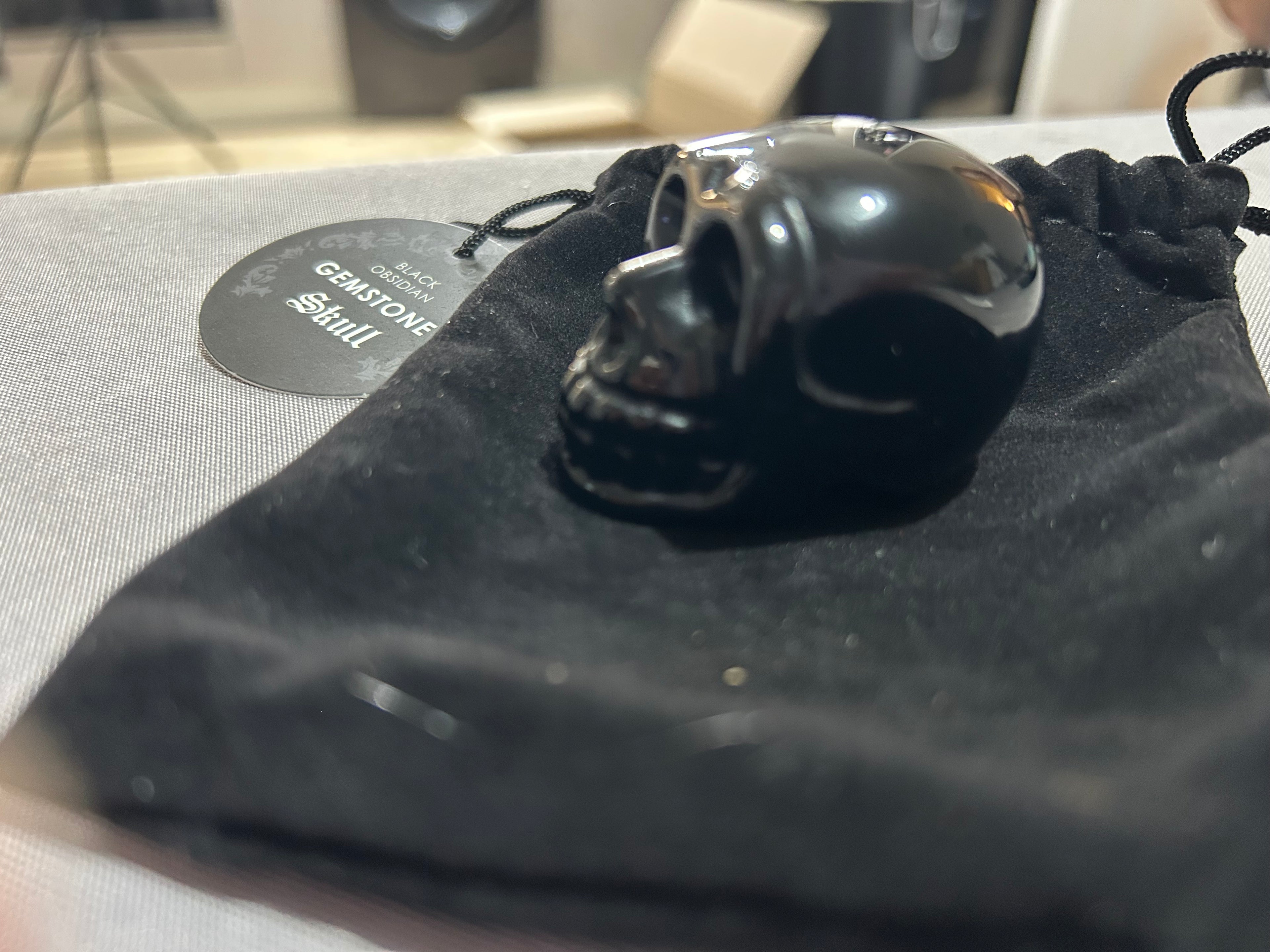 Black Obsidian gemstone skull Evoke Feelings of purification.protection.Healing