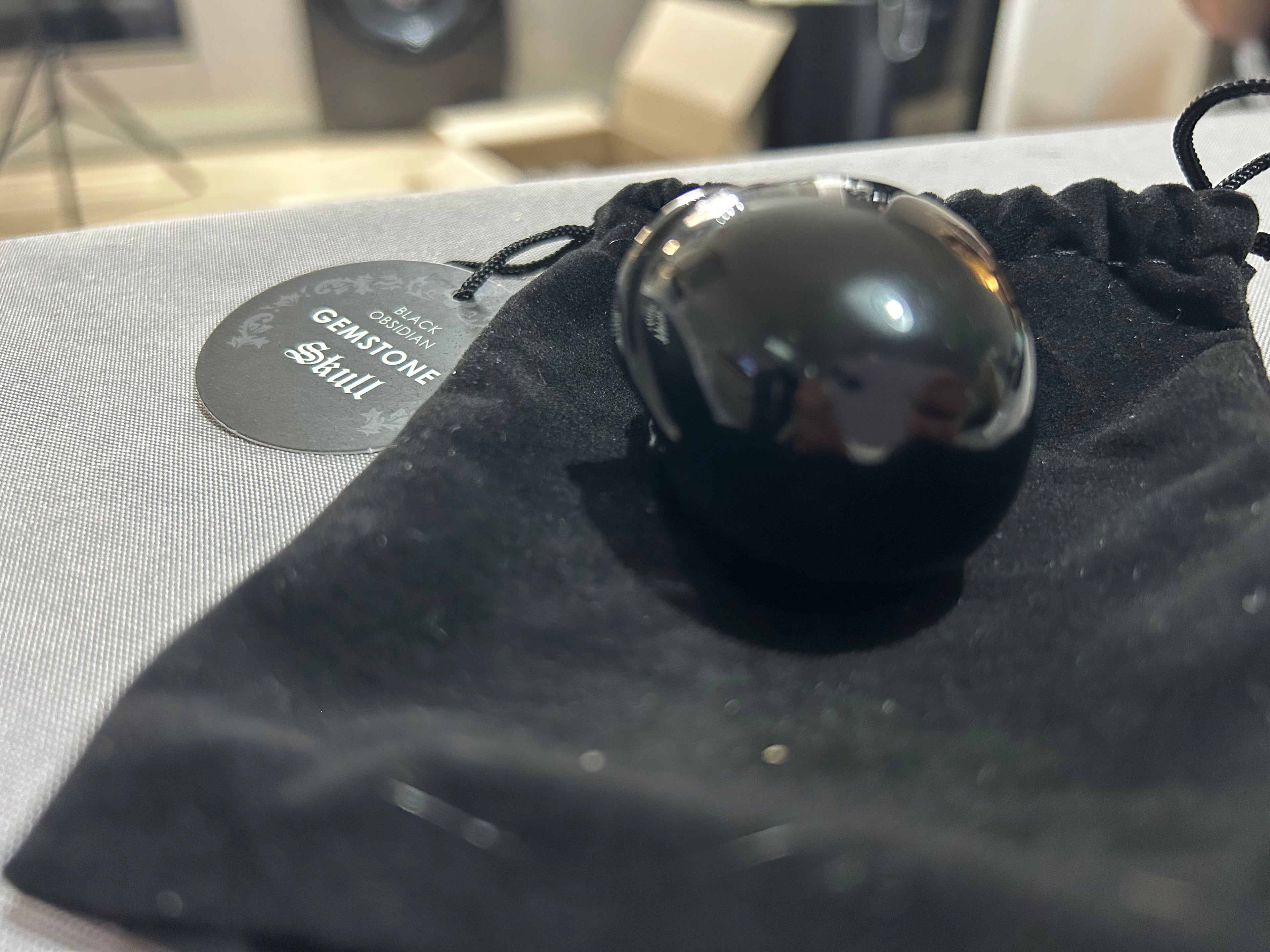 Black Obsidian gemstone skull Evoke Feelings of purification.protection.Healing