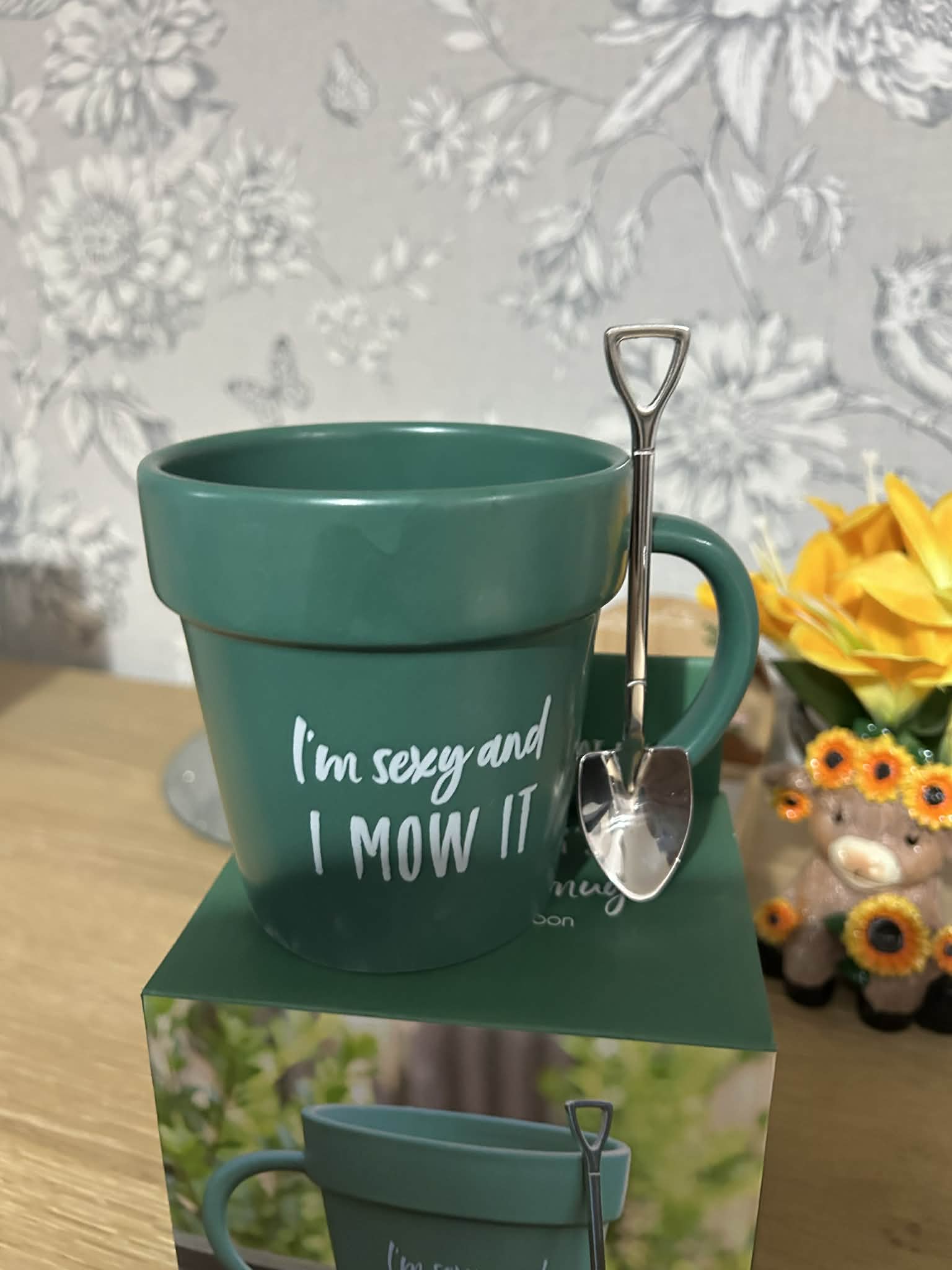 I'm Sexy and I Mow It Novelty Mug And Shovel Tea Spoon.