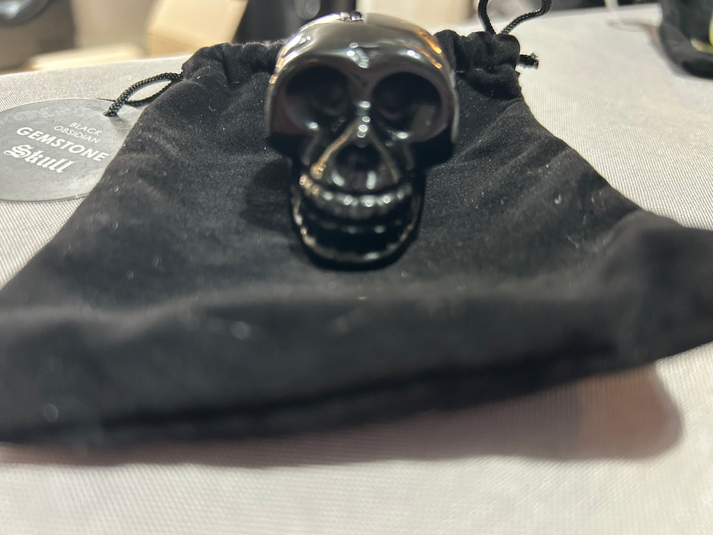 Black Obsidian gemstone skull Evoke Feelings of purification.protection.Healing
