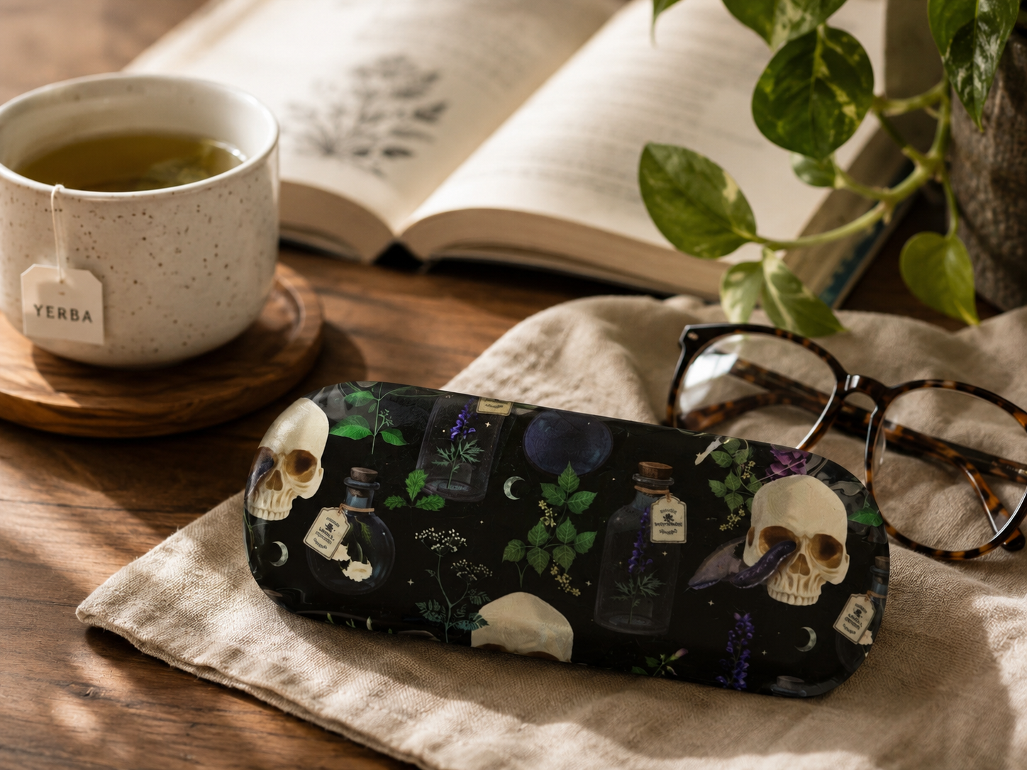 Venom & Vines printed Glasses case